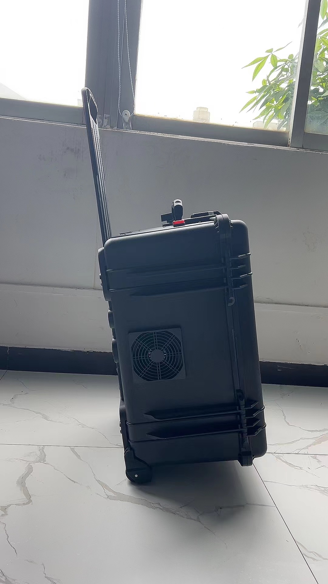 东兰手拉箱型移动通信干扰器